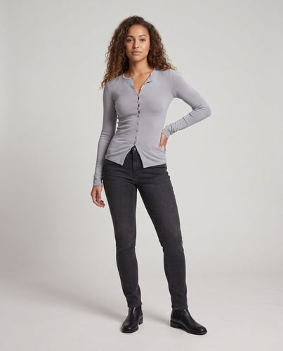 Damen Fein gestrickter taillierter Knopfcardigan mit asymmetrischem Saum Echo Archiv