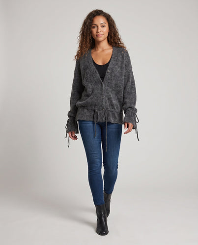 Damen Leichtes Mohair-Feinstrick-Cardigan mit V-Ausschnitt und Spitzenmuster Echo Archiv