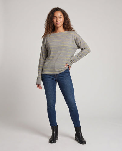 Damen Oversize-Langarmshirt mit feinen Streifen und off-shoulder Effekt Echo Archiv