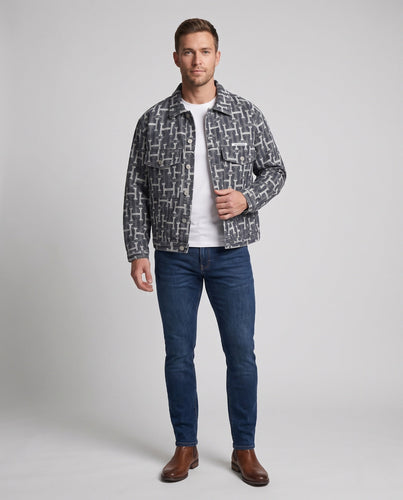 Herren Boxy-Denimjacke mit Allover‑Logoprint, Brustklappen und verstellbarem Saum Echo Archiv