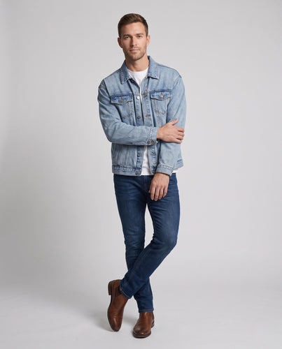 Herren Jeansjacke mit aufwendiger Rückenstickerei und relaxed Trucker‑Schnitt Echo Archiv