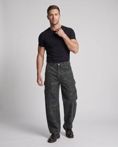 Herren Locker fallende Camouflage‑Cargo‑Palazzo‑Hose mit extra weitem Bein und Mehrfachpattentaschen Echo Archiv