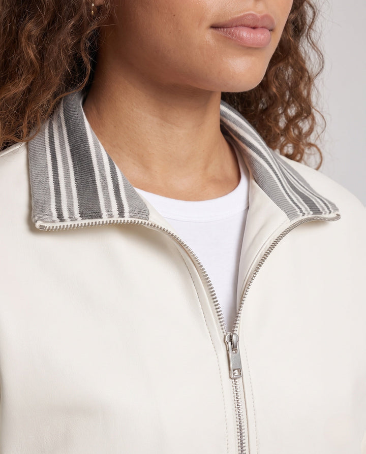 Product 10999799480666 - close_up_detail