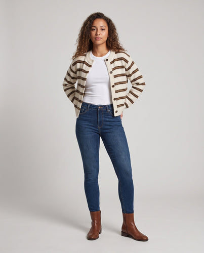 Damen Gestreifte Kurzstrickjacke im Boxy-Fit mit Holzknopfleiste und weichem Flauschgarn Echo Archiv