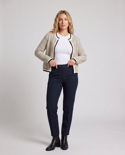 Damen Kurzgeschnittene Strickjacke mit Kontrastbündchen und aufgesetzten Taschen Echo Archiv