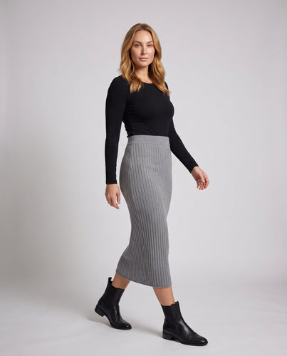 Damen Oversize Mohair-Optik Pullover mit Seitenschlitzen und gerippter Midirock-Set Echo Archiv