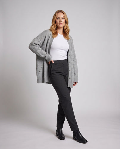 Damen Oversize Strickcardigan mit dezentem Lochmuster, Knopfleiste und gerippten Bündchen Echo Archiv