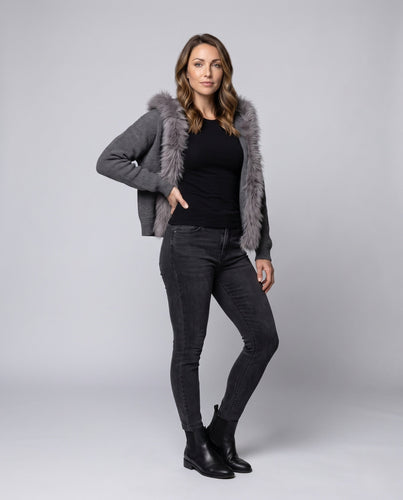 Damen Strickcardigan mit Kapuze und voluminösem Kunstfellbesatz Echo Archiv