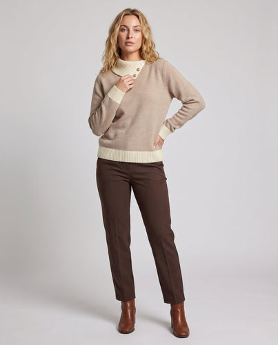 Damen Strickpullover mit asymmetrischem Rippkragen und Zierknopfleiste Echo Archiv