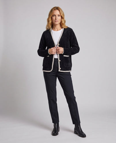 Damen Weicher Bouclé-Cardigan mit geflochtenem Kordelbesatz und aufgesetzten Taschen Echo Archiv