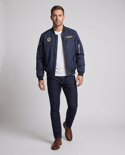 Herren Bomberjacke im Aviatorstil mit gestepptem Thermofutter, Stickpatches und Ärmeltasche Echoarchiv