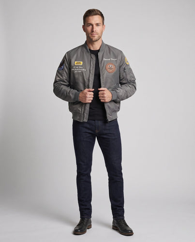 Herren Bomberjacke im Military-Stil mit Stick- und Patch-Details Echoarchiv