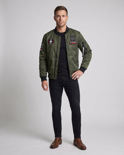 Herren Kurze Bomberjacke mit Patch‑Applikationen, Nylon‑Obermaterial und gesteppter Innenfütterung Echoarchiv