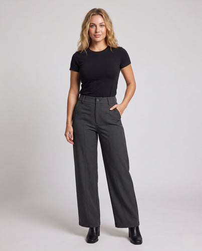 Damen Elegante und weite Hochbundhose Echo Archiv