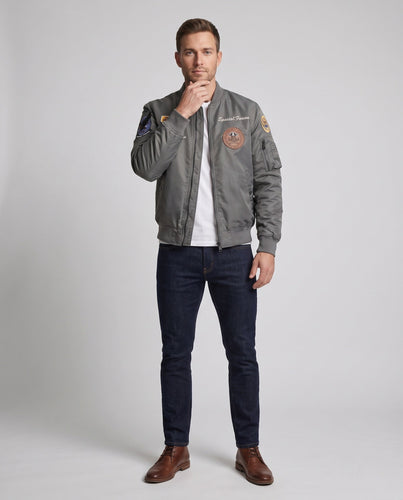 Herren gesteppte Flieger-Bomberjacke mit Patch-Applikationen und thermischer Wattierung Echoarchiv