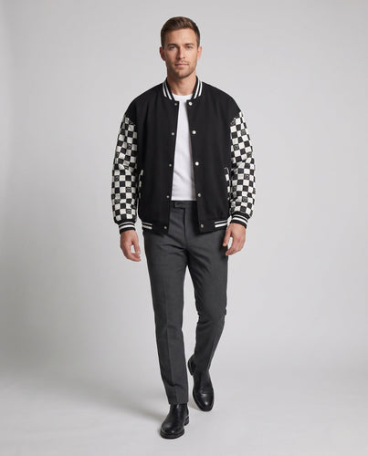 Herren Oversize-Bomberjacke im Varsity-Stil mit Karomuster-Ärmeln und gestreiften Rippbündchen Echoarchiv