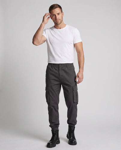 Herren Thermisch gefütterte Cargo-Jogger mit Mehrfach-Taschen und elastischen Bündchen Echoarchiv