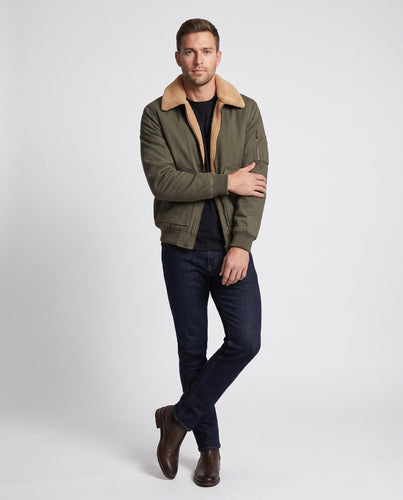 Herren winterlicher Canvas‑Fliegerblouson mit wärmendem Teddyfutter, Sherpa‑Kragen und Utility‑Ärmeltasche Echoarchiv