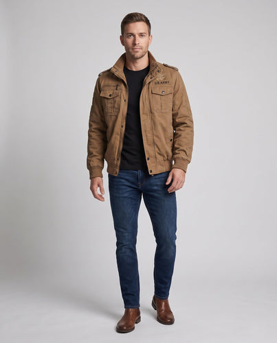 Herren militärisch inspirierte Field-Bomberjacke mit Schulterklappen, Brustpattentaschen und geripptem Bund Echoarchiv