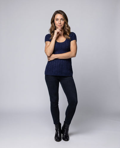 Damen luftiger Stricktop mit feinem Rippenmuster und dekorativen Details