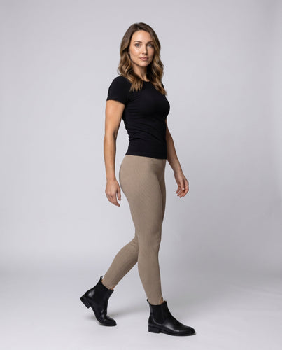 Hochwertige Damen-Rippleggings mit seitlichen Schlitzdetails