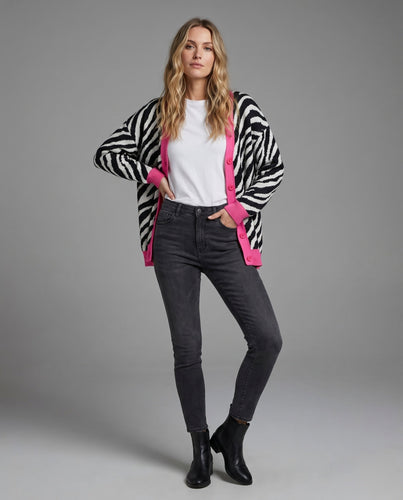 Damen Strickjacke mit Tierdruck und leuchtendem Kontrast von