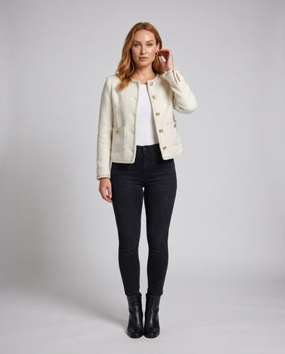 Damen Elegante Boucle-Jacke mit goldenen Knöpfen und dekorativen Taschen