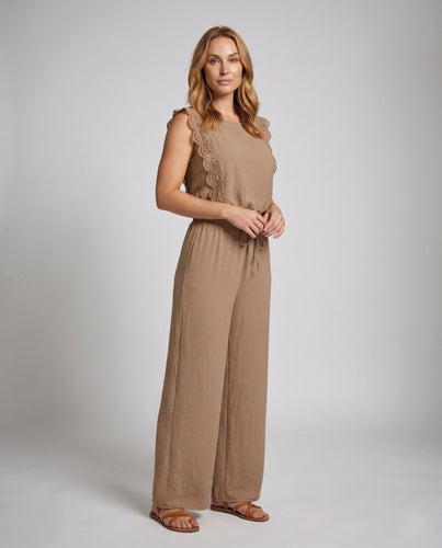 Damen Sommer Jumpsuit mit luftigen Rüschendetails