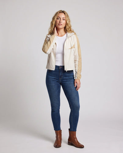 Damen funktionale Windjacke mit innovativem Kapuzendesign Echo Archiv