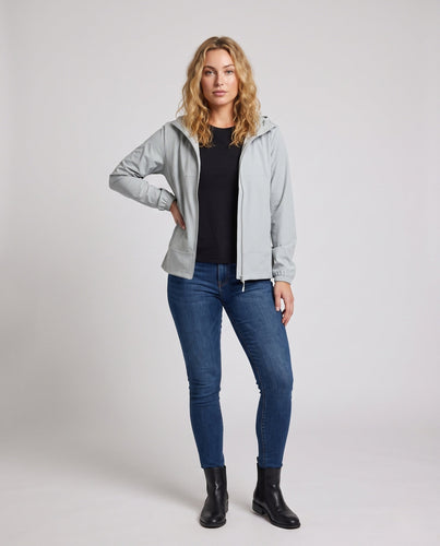Damen nan leichte Lauf- und Freizeitjacke mit Kapuze, elastischen Bündchen und verdeckten Reißverschlusstaschen Echo Archiv