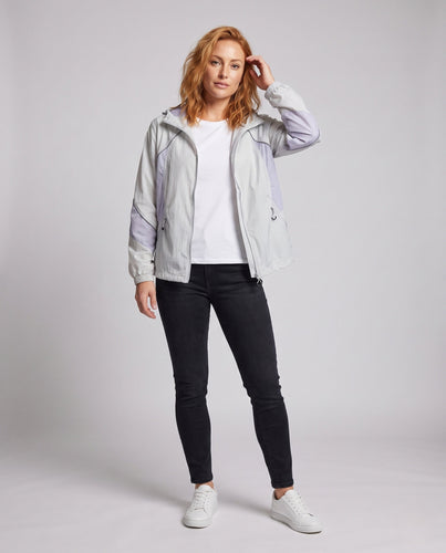Damen nan ultraleichte Wander- und Alltagsjacke mit Kapuze, Packfunktion und reflektierenden Paspeln Echo Archiv