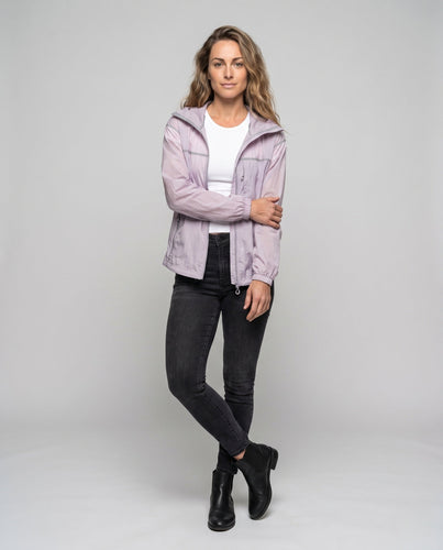 Unisex nan minimalistische Allwetter-Outdoorjacke mit Kapuze, winddichtem Material, verdeckten Reißverschlusstaschen und elastischem Saum Echo Archiv