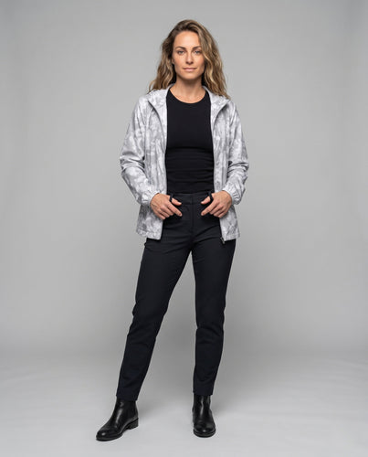 Damen nan reisefreundliche Kapuzenjacke mit hexagonalem Strukturprint, fein gestricktem Mikrofaserfinish und elastischem Abschluss Echo Archiv