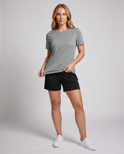 Damen atmungsaktives Sportset mit hochfunktionalem T-Shirt und Shorts Echo Archiv