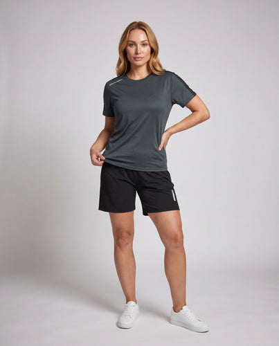 Damen atmungsaktives Sportset mit kurzen Ärmeln und elastischen Shorts Echo Archiv