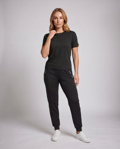 Damen sportliches Funktionsset mit grafischem T-Shirt und Jogginghose Echo Archiv