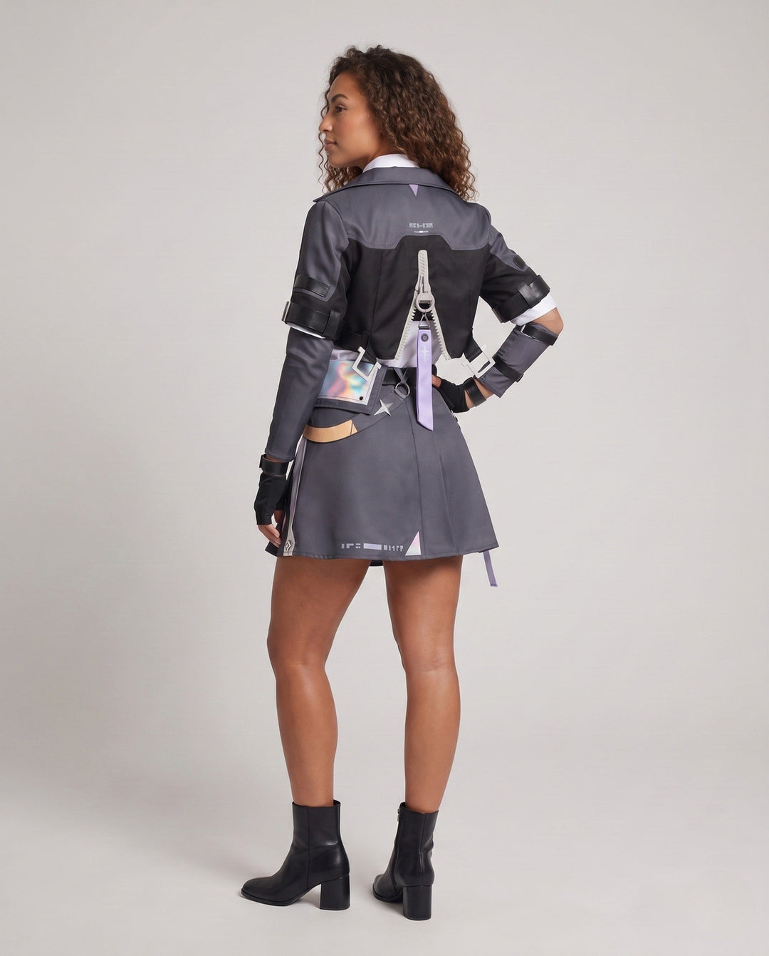 Damen Cosplay-Kostümset mit modischem Jacken-Rock-Stil und vielfältigen Accessoires Echo Archiv