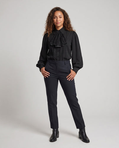 Damen Elegante Bluse mit Rüschen und Spitze Details Echo Archiv