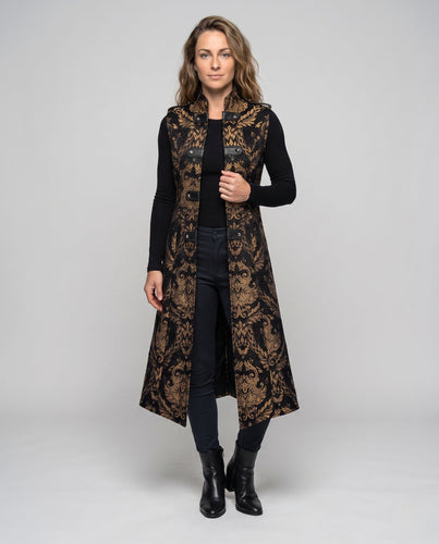 Damen elegante lange Robe mit aufwändigem Muster und hohem Kragen Echo Archiv