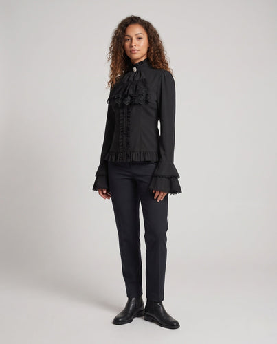 Damen elegante Rüschbluse mit hohem Kragen und Spitzenakzenten Echo Archiv