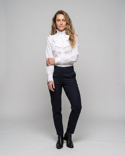 Damen elegante Rüschbluse mit Stehkragen und Schleifenakzenten Echo Archiv