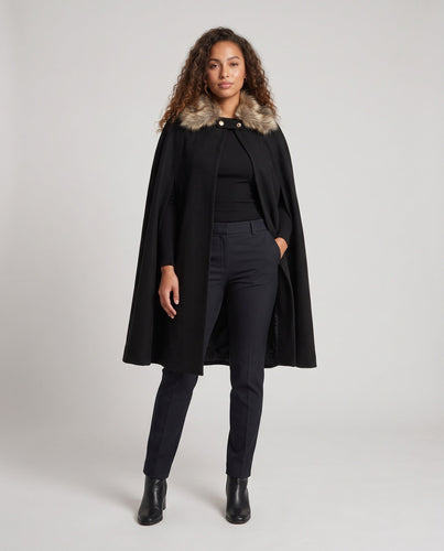 Damen eleganter Kapuzenumhang mit geschmeidigem Schnitt und kunstvollen Verzierungen Echo Archiv