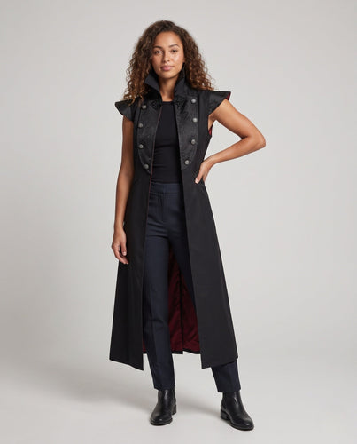 Damen eleganter Kapuzenumhang mit kunstvollem Design und detaillierten Akzenten Echo Archiv