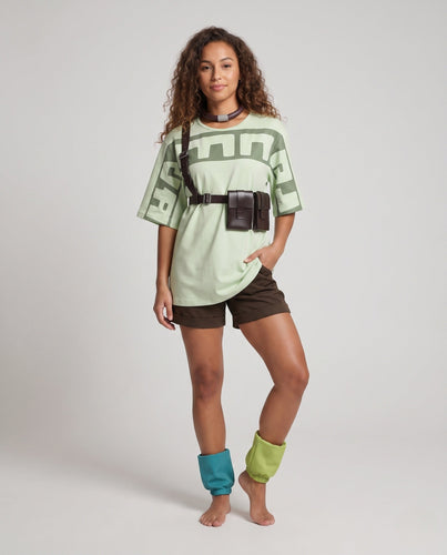 Damen Kostümset mit modischen Accessoires und lässigen Shorts Echo Archiv