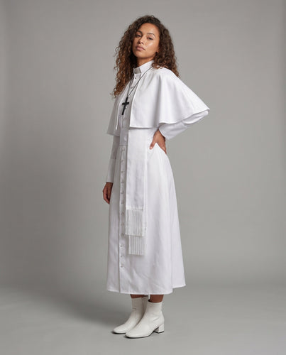 Damen Liturgisches Gewand mit eleganter Kragenpartie und stylischem Umhang Echo Archiv