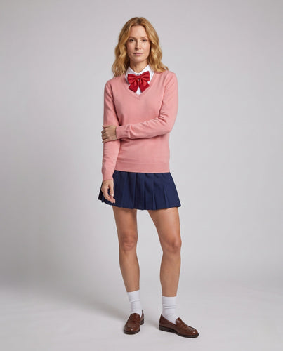 Damen Schuluniformkostümset mit Plissee-Rock, Pullover und Accessoires Echo Archiv