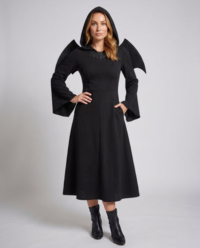 Damen elegante Hexenkleidung mit Kapuze und Fledermausdetails Echo Archiv