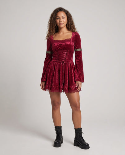 Damen Kostümkleid mit Spitzenverzierungen und weiten Ärmeln Echo Archiv