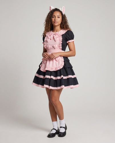 Damen verspieltes Schürzenkleid mit Herzdetails und Rüschenelementen Echo Archiv