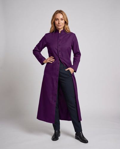 Frauen Elegantes Langes Kleid mit Stehkragen und Knopfleiste Echo Archiv